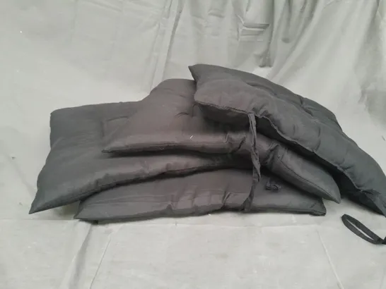 SET OF 4 CUSHIONS IN BLACK APPROX. 35CM X 35CM 