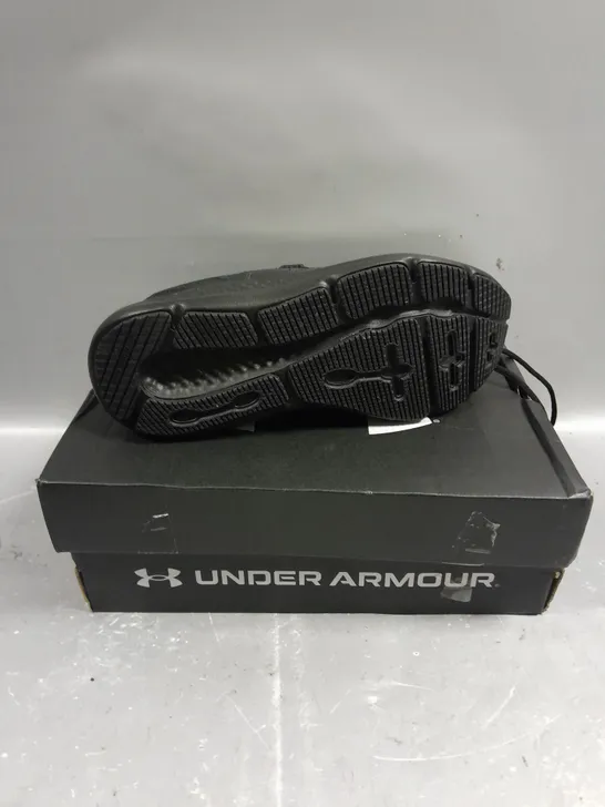 BOXED PAIR OF UNDER ARMOUR CHARGE PURSUIT TRAINERS IN BLACK - 5.5