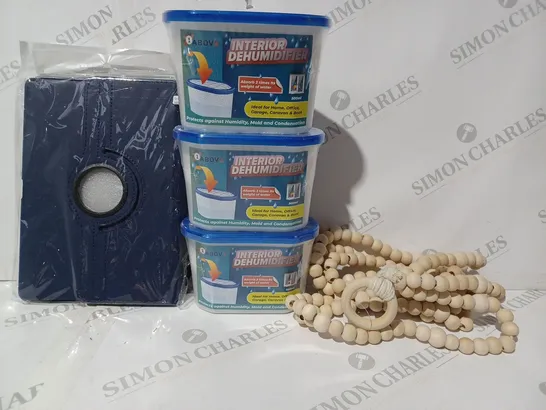 BOX OF APPROXIMATELY 10 ASSORTED HOUSEHOLD ITEMS TO INCLUDE INTERIOR DEHUMIDIFIER, WOODEN BEADED PLANTER HANGER, ETC