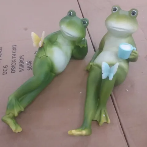 2 BOXED GARDEN RELAXED FROG ORNAMENTS