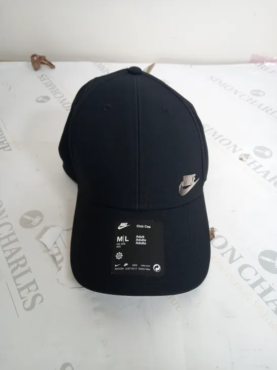 NIKE BLACK LOGO CAP-M/L