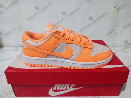 NIKE DUNK LOW ORANGE SIZE 6