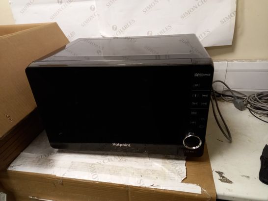 HOTPOINT MWH 2622 MB FREESTANDING MICROWAVE