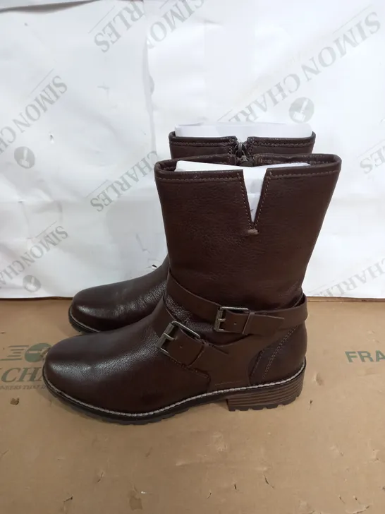 CLARKS CLARKWELL DARK BROWN BOOTS SIZE 5