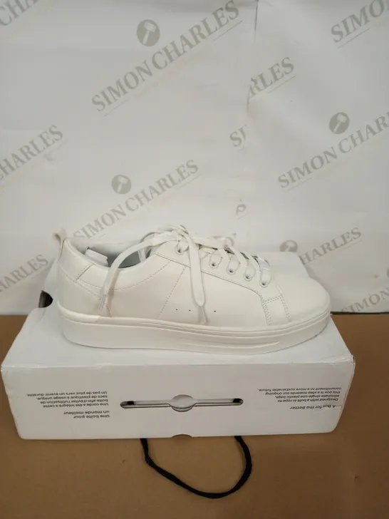 BOXED PAIR OF ALDO WHITE TRAINERS SIZE 7
