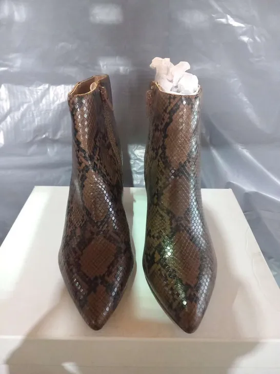 BOXED STEVE MADDEN BROWN SNAKE SYNTHETIC AKLE BOOTS SIZE 3