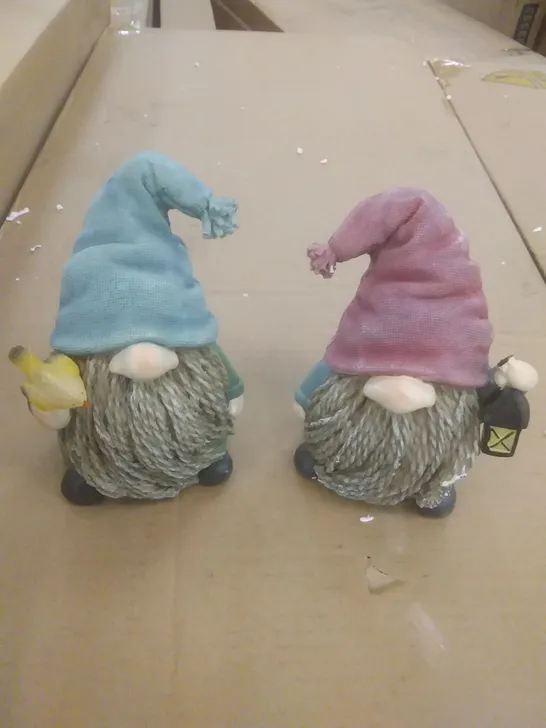 BOXED PAIR OF LED GNOMES FIGURES