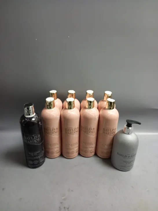 LOT OF 10 BAYLIS AND HARDING BODY WASH AND HAND WASH