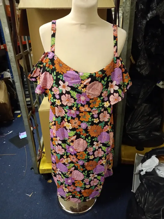 STDDIO FLORAL DRESS SIZE 20