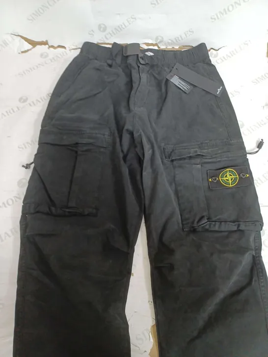 STONE ISLAND CARGO PANTS IN BLACK - LARGE