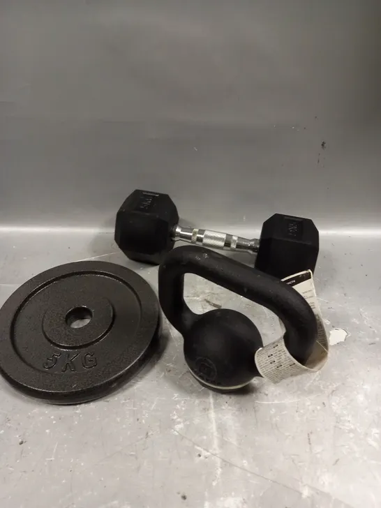 3 X ASSORTED WEIGHTS TO INCLUDE DUMBBELL & KETTLE BELL