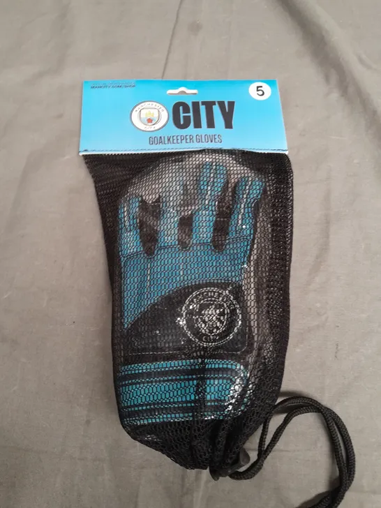 MANCHESTER CITY FC GOALKEEPER GLOVES SIZE 5 