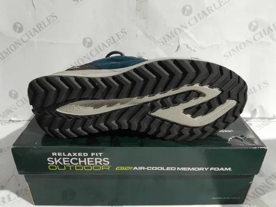 BOXED PAIR OF SKECHERS GO WALK OUTDOOR SHOES NAVY UK SIZE 10