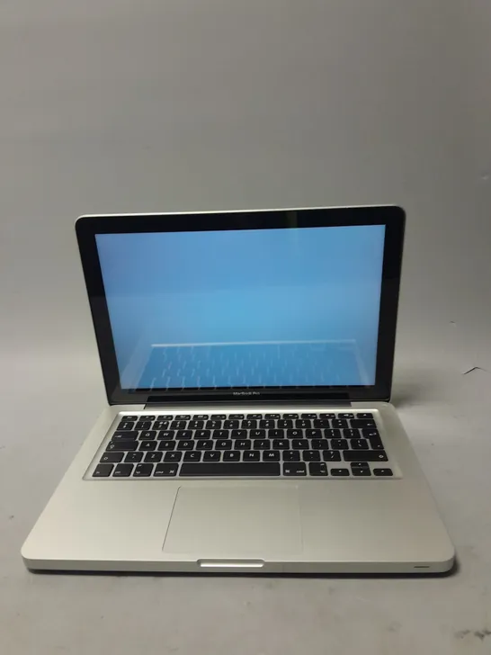 APPLE MACBOOK PRO I5 - 3210M