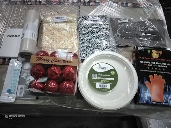 PALLET OF ASSORTED ITEMS INCLUDING 50PCS 10" ROUND PLATE, OVEN MITTS, RED BAUBLE SET, PHONE CASES, CLEAR RUBBER SACKS, MAGNETIC BANDS