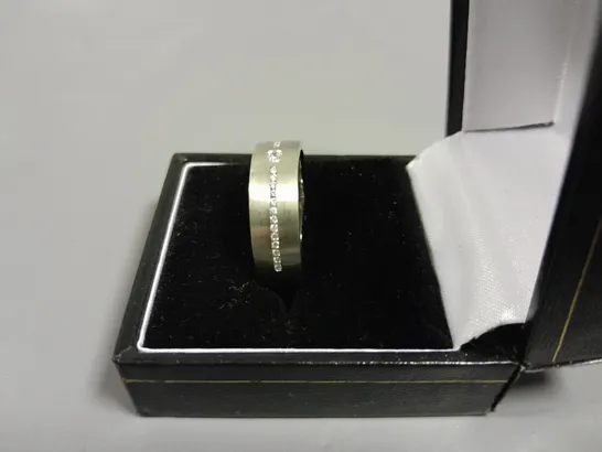 18CT WHITE GOLD UNISEX WEDDING BAND SET WITH NATURAL DIAMOND