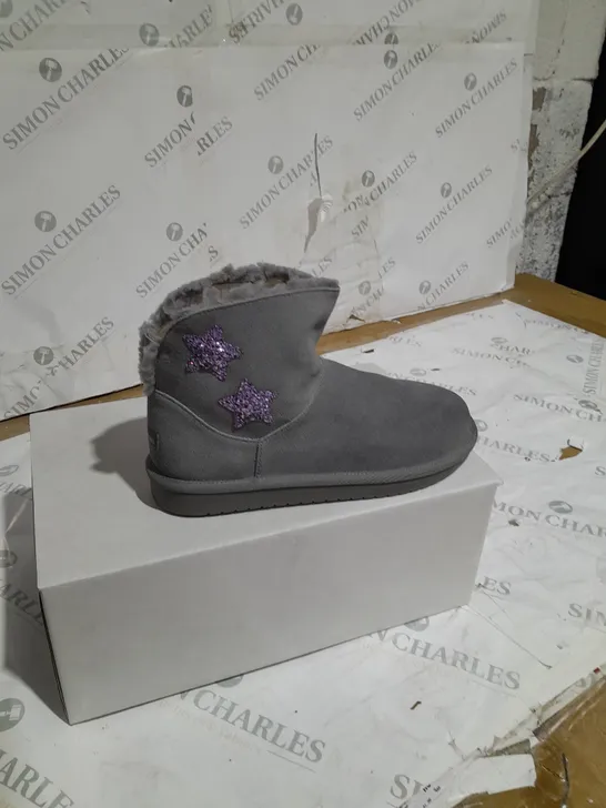 BOXED MODA IN PELLE KIDS STAR BOOT GREY SIZE 4 