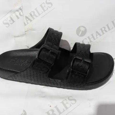 BOXED PAIR OF SKECHERS BLACK SANDALS UK SIZE 4