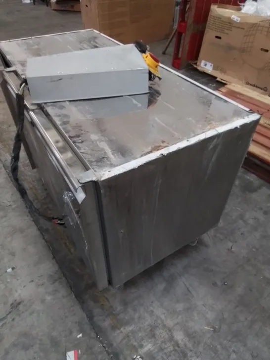 COMMERCIAL STAINLESS REFRIGERATED FOOD PREP COUNTER 