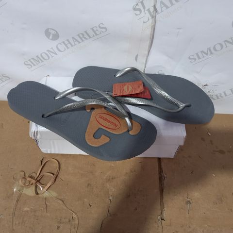 BOXED PAIR OF HAVAIANAS SIZE 39