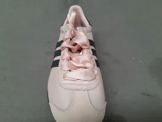 BOXED PAIR OF ADIDAS COUNTRY OG W SHOES IN PINK/BLACK UK SIZE 3.5