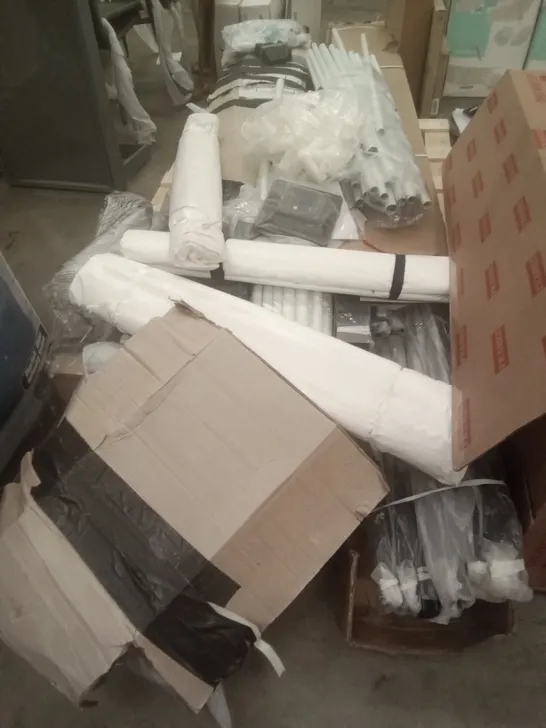 PALLET OF ASSORTED GARDEN FURNITURE PARTS