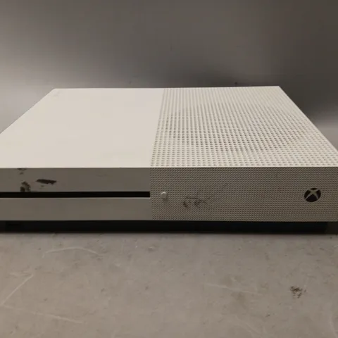 XBOX ONE S IN WHITE 