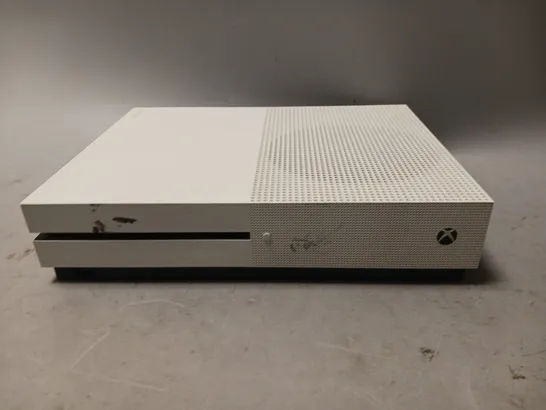 XBOX ONE S IN WHITE 