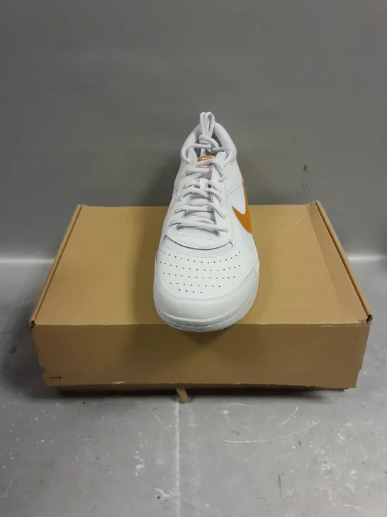 BOXED PAIR OF NIKE COURT LITE TRAINERS IN WHITE - 10