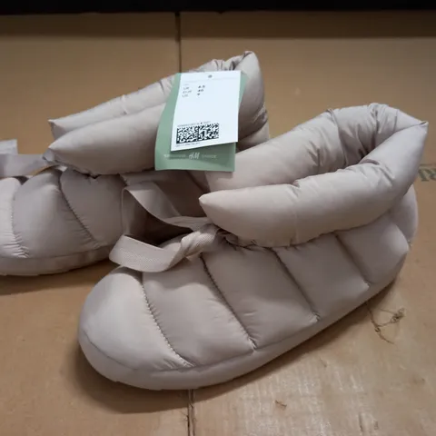 H&M PADDED ANKLE SHOES IN BEIGE - UK 6.5