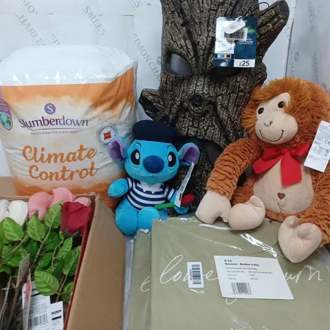 LOT OF 8 ASSORTED HOUSEHOLD ITEMS INCLUDES SINGLE 10.5 TOG DUVET, MOTHERS DAY GIFT BAGS, ARTIFICIAL ROSES AND STITCH PLUSHIE