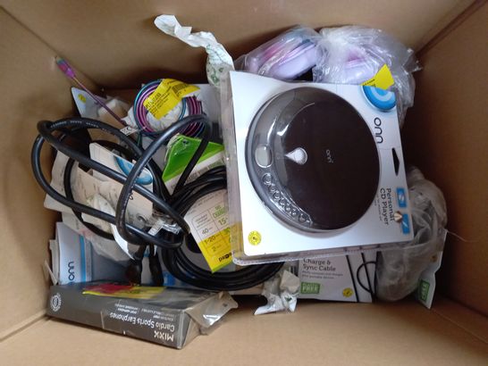 LOT OF APPROXIMATELY 20 ELECTRICAL ITEMS TO INCLUDE LED PROJECTION LIGHT, PERSONAL CD PLAYER, CHARGING CABLES ETC