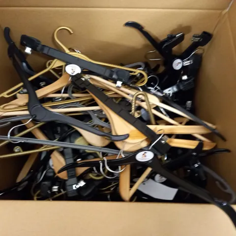 LARGE QUANTITY OF ASSORTED CLOTHES HANGER 