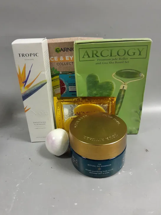 LOT OF 5 HEALTH AND BEAUTY PRODUCTS TO INCLUDE TROPIC SKINCARE SMOOTHING CLEANSER (120ML), RITUALS SEA SALT & EUCALYPTUS BODY SCRUB (300G), GARNIER FACE AND EYE TRIO FACE MASK COLLECTION, ECT. 