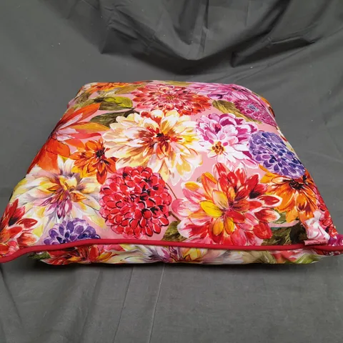 DAHLIA BEACH OUTDOOR CUSHION IN FLOWER PRINT 