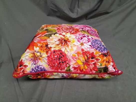 DAHLIA BEACH OUTDOOR CUSHION IN FLOWER PRINT 