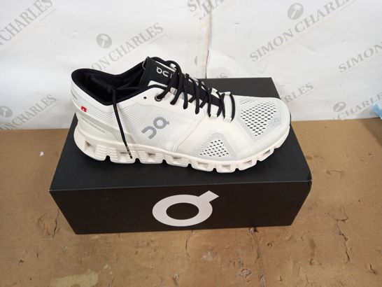 BOXED PAIR OF QN CLOUD X BLACK/WHITE TRAINERS SIZE 7.5