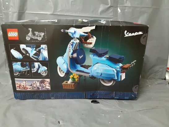 BOXED LEGO VESPA 125 SCOOTER MODEL (SET 10298) RRP £79.99