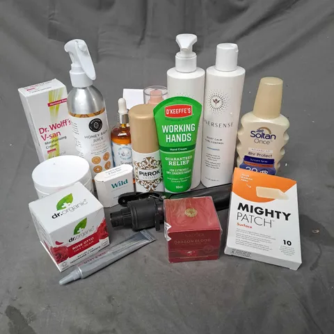 APPROXIMATELY 20 ASSORTED COSMETIC PRODUCTS TO INCLUDE O'KEEFE'S WORKING HANDS CREAM, DR.ORGANIC ROSE OTTO DAY CREAM, INNERSENSE CURL CONTROL CREAM ETC