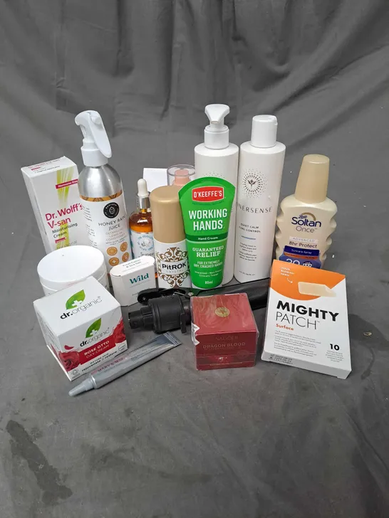 APPROXIMATELY 20 ASSORTED COSMETIC PRODUCTS TO INCLUDE O'KEEFE'S WORKING HANDS CREAM, DR.ORGANIC ROSE OTTO DAY CREAM, INNERSENSE CURL CONTROL CREAM ETC