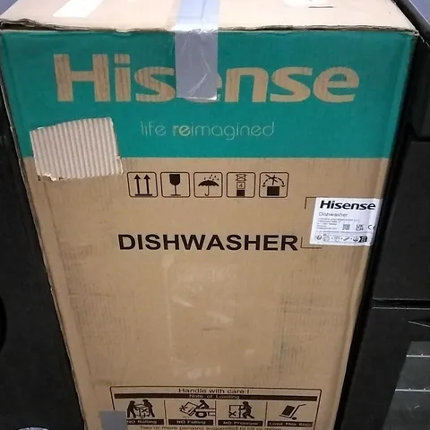 BOXED HISENSE SLIMLINE FREESTANDING DISHWASHER SILVER HS520E40XUK