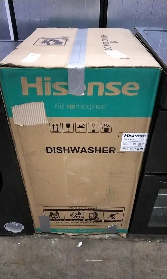 BOXED HISENSE SLIMLINE FREESTANDING DISHWASHER SILVER HS520E40XUK