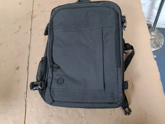 ESSENTIAL CHARGING BAG IN GREY 