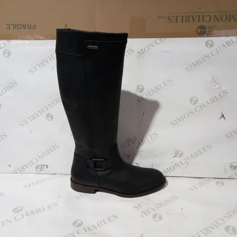 BOXED PAIR OF DUBARRY FAUX LEATHER BOOTS IN BLACK EU SIZE 40