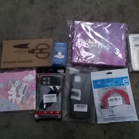 PALLET OF ASSORTED ITEMS INCLUDING KITCHEN SCISSORS, PHONE CASES, POOL CLEANING TABLETS, BRACELET MAKING G  KITS, PURSE