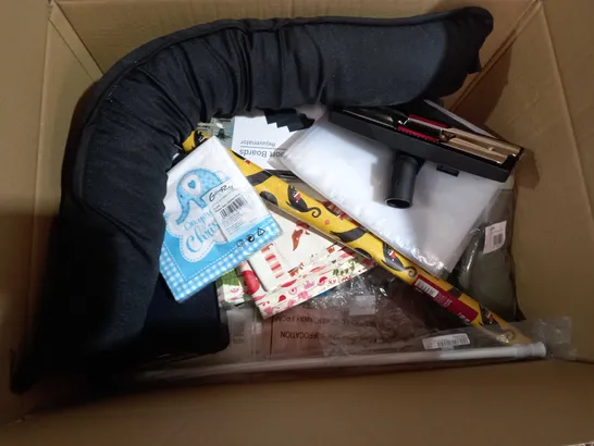 BOX OF APPROX 20 HOUSEHOLD ITEMS TO INCLUDE THERMAL ROLL, STEEL DRAIN CLEANER, TORCH