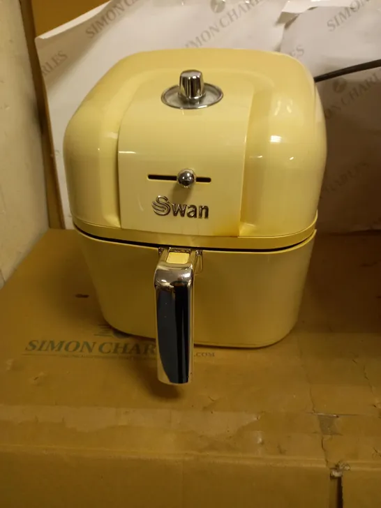 SWANN RETRO 8L MANUAL AIR FRYER CREAM