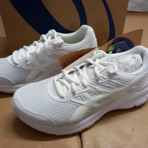 BOXED BRAND NEW JOLT 3 MENS TRAINERS IN WHITE - UK 6