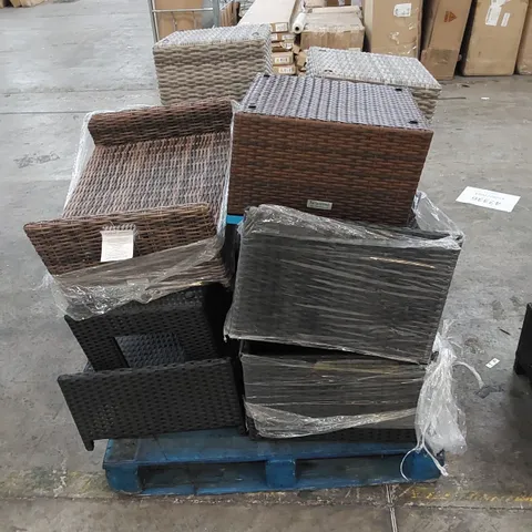 PALLET TO CONTAIN ASSORTED GARDEN AND FURNITURE. INCLUDES FOOTSTOOLS