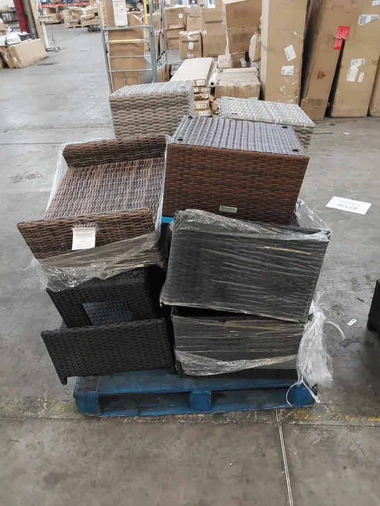 PALLET TO CONTAIN ASSORTED GARDEN AND FURNITURE. INCLUDES FOOTSTOOLS